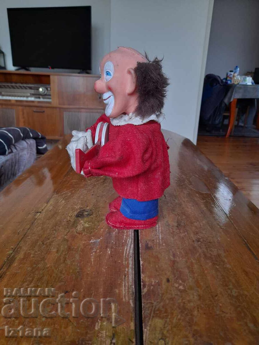 Delivery of Old doll, clown