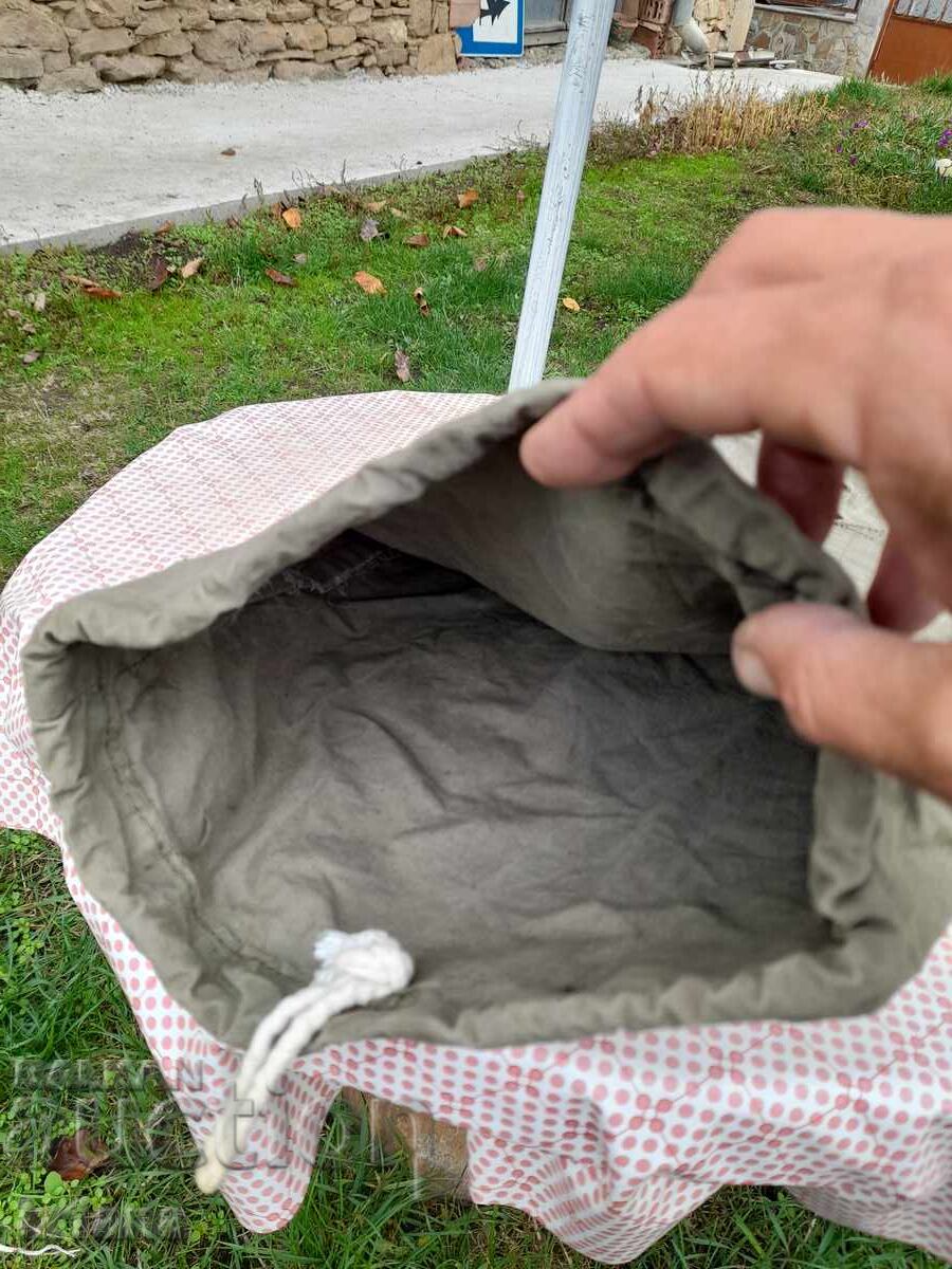 Παλιό μουσαμά τσάντα, θήκη με τιμή € 22.00 | 43.03 BGN Παλιό μουσαμά τσάντα, θήκη με τιμή € 22.00 | 43.03 BGN