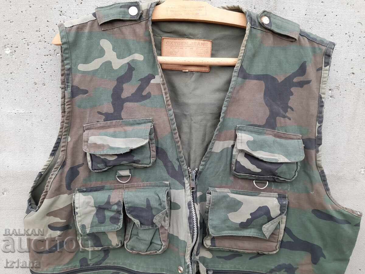 Vestă de camuflaj cu preț € 18.00 | 35.20 BGN Vestă de camuflaj cu preț € 18.00 | 35.20 BGN