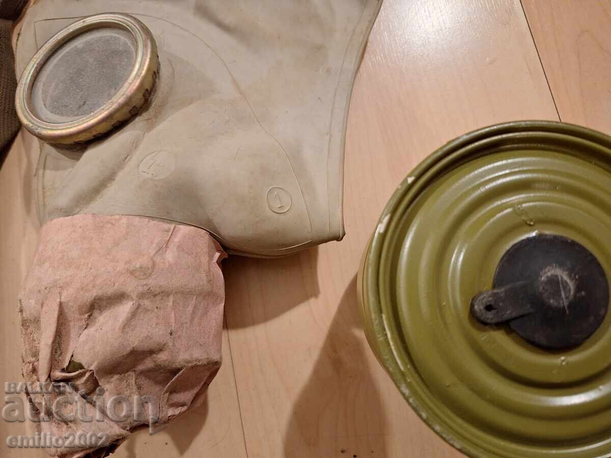 Военен противогаз 3 с цена € 14.00 | 27.38 лв. Военен противогаз 3 с цена € 14.00 | 27.38 лв.