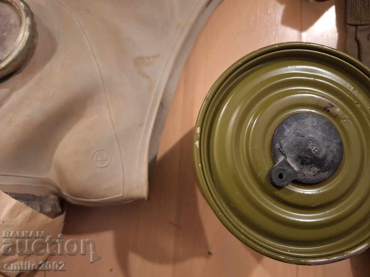 Στρατιωτική μάσκα αερίου 4 με τιμή € 14.00 | 27.38 BGN Στρατιωτική μάσκα αερίου 4 με τιμή € 14.00 | 27.38 BGN