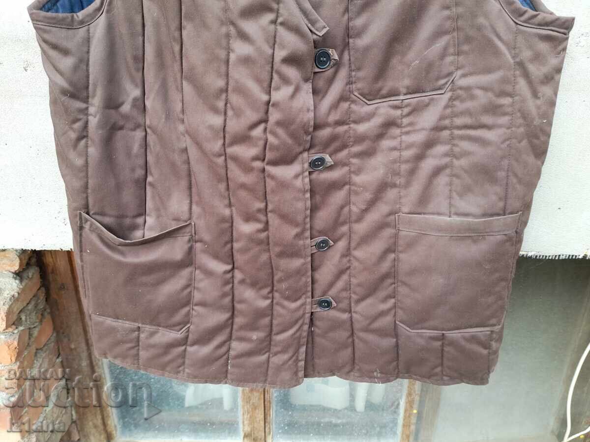 Доставка на Стар ватиран елек