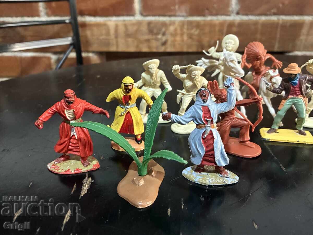 Παλιά φιγούρες στρατιωτών, Ινδιάνων, καουμπόηδων HongKong με τιμή € 20.00 | 39.12 BGN Παλιά φιγούρες στρατιωτών, Ινδιάνων, καουμπόηδων HongKong με τιμή € 20.00 | 39.12 BGN