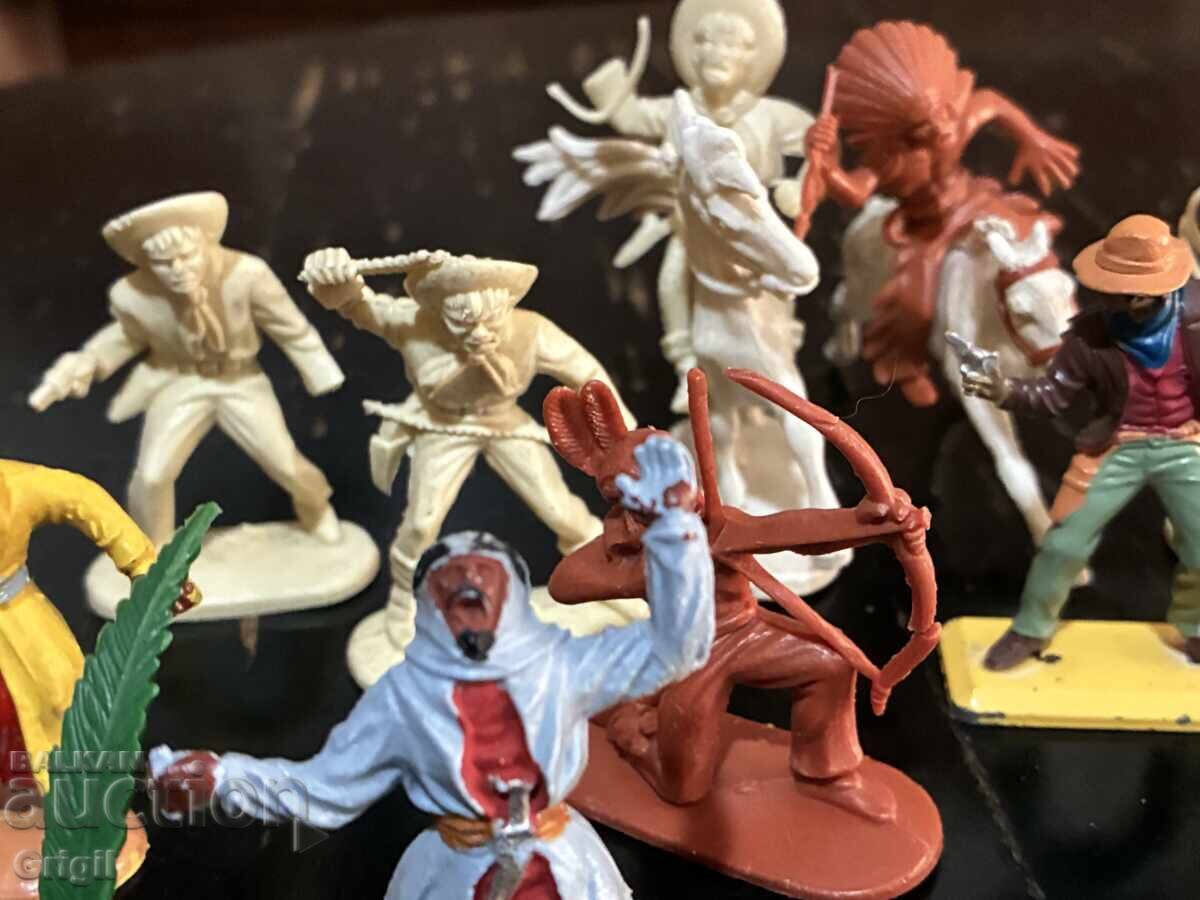 Δημοπρασία Παλιά φιγούρες στρατιωτών, Ινδιάνων, καουμπόηδων HongKong Δημοπρασία Παλιά φιγούρες στρατιωτών, Ινδιάνων, καουμπόηδων HongKong