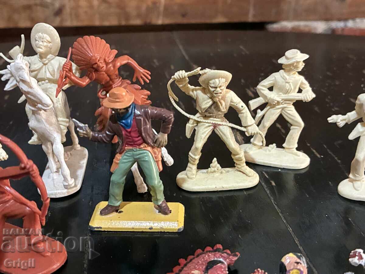 Παράδοση Παλιά φιγούρες στρατιωτών, Ινδιάνων, καουμπόηδων HongKong Παράδοση Παλιά φιγούρες στρατιωτών, Ινδιάνων, καουμπόηδων HongKong