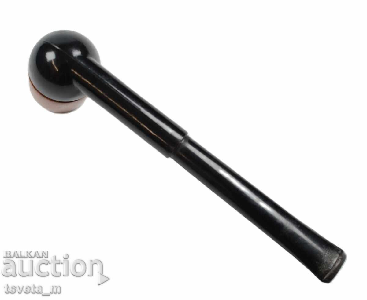 Auction Lula - Plastic and Wood Auction Lula - Plastic and Wood