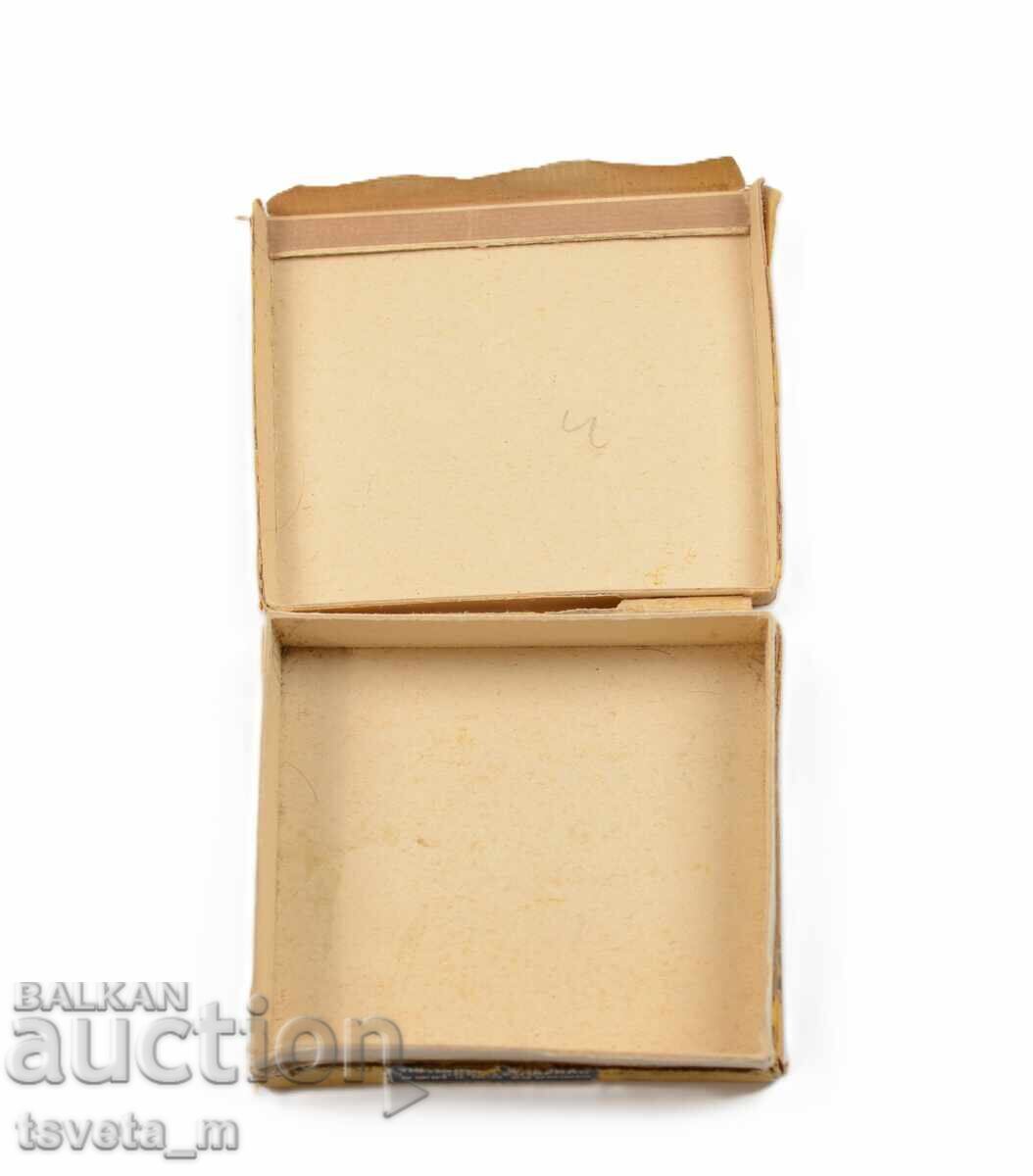 Licitație Pachet de țigări Extra de la începutul secolului al XX-lea Licitație Pachet de țigări Extra de la începutul secolului al XX-lea