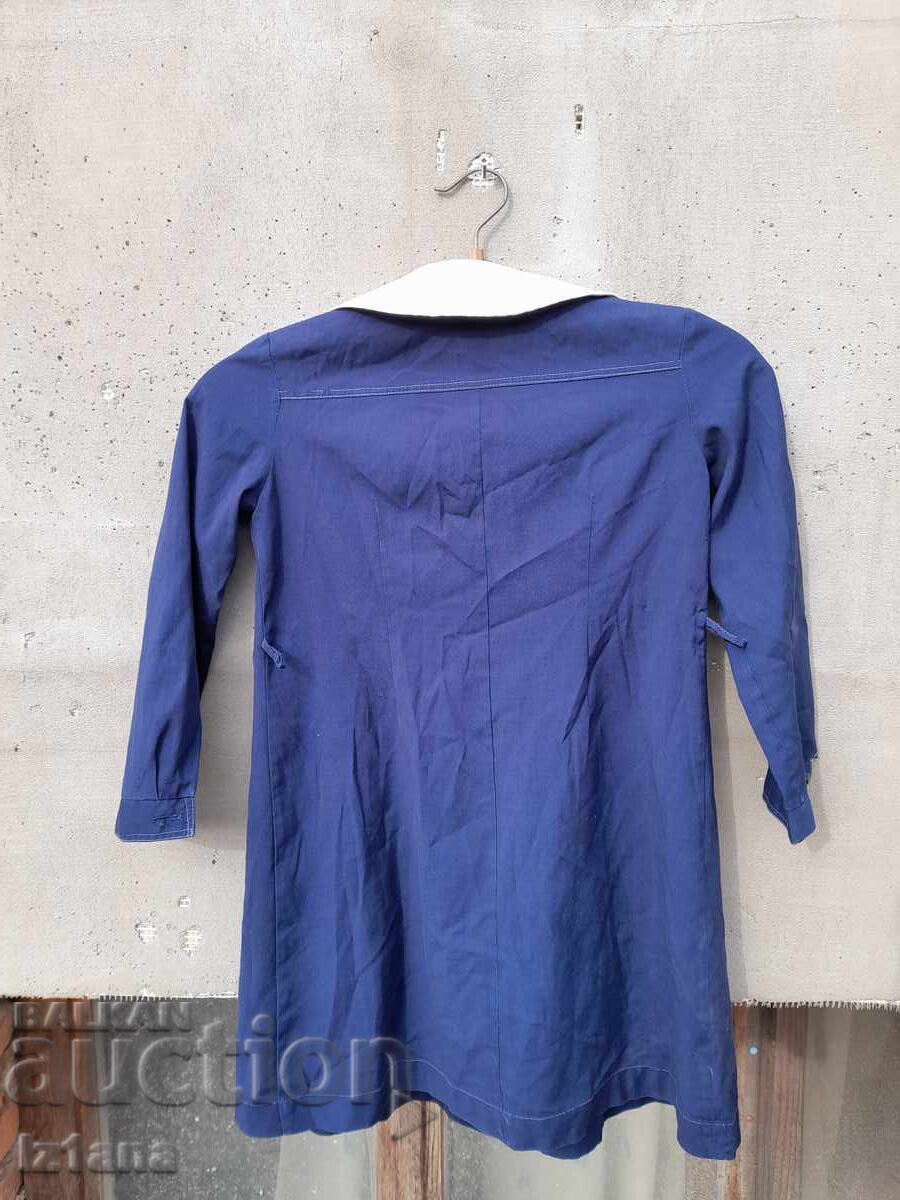 Доставка на Стара ученическа престилка