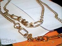 όμορφο επιχρυσωμένο κολιέ