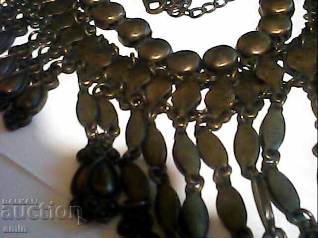 Livrarea Colier frumos de purtat