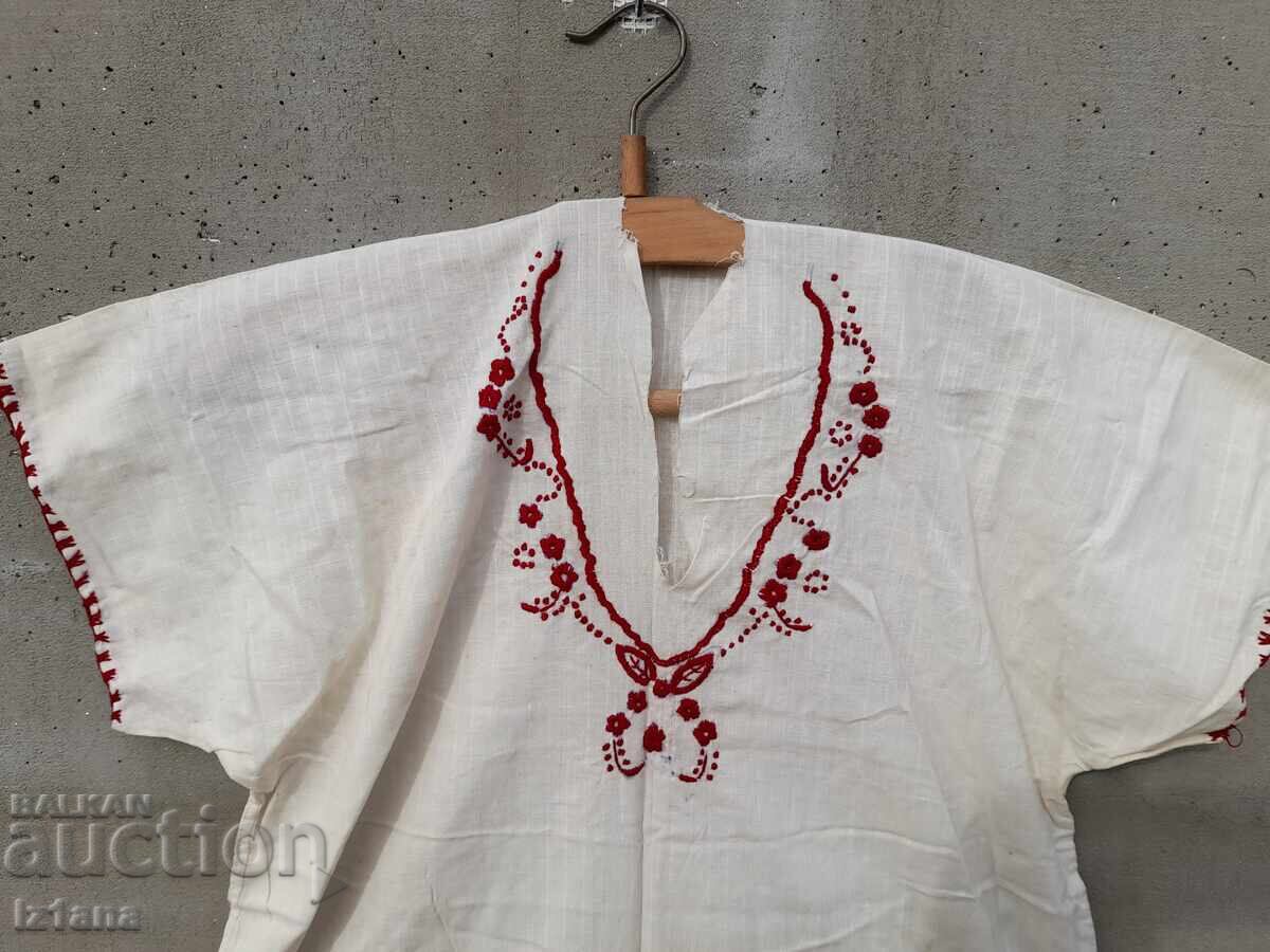 Παλιά νυχτικιά με κεντητά με τιμή € 13.00 | 25.43 BGN Παλιά νυχτικιά με κεντητά με τιμή € 13.00 | 25.43 BGN