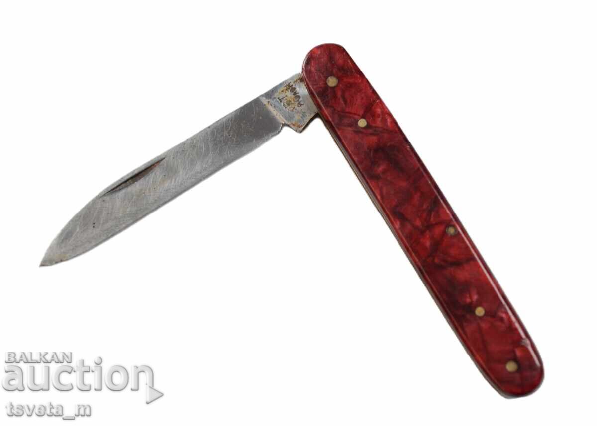 Delivery of A pocket knife Delivery of A pocket knife