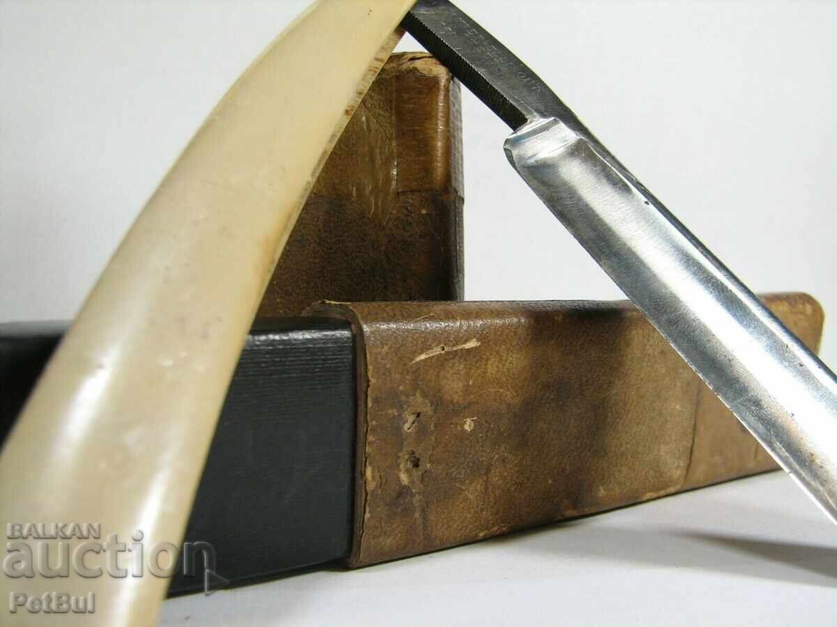 Delivery of Vintage MONDESIR Kayser-Ellison's Semper Idem Razor with Box Delivery of Vintage MONDESIR Kayser-Ellison's Semper Idem Razor with Box