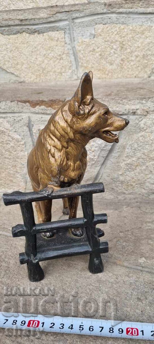 Доставка на Метална фигура на куче. Скулптура