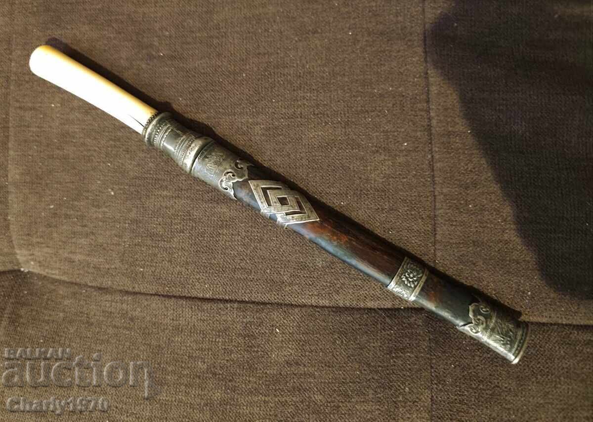 Ένα παλιό μαχαίρι Ένα παλιό μαχαίρι