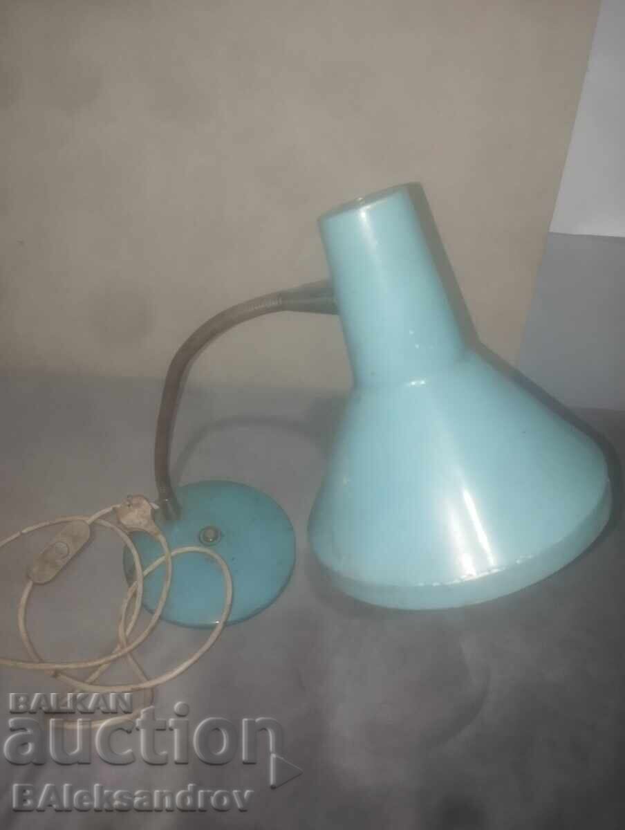Стара настолна лампа с цена € 0.01 | 0.02 лв. Стара настолна лампа с цена € 0.01 | 0.02 лв.