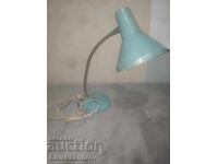 Veche lampă de masă