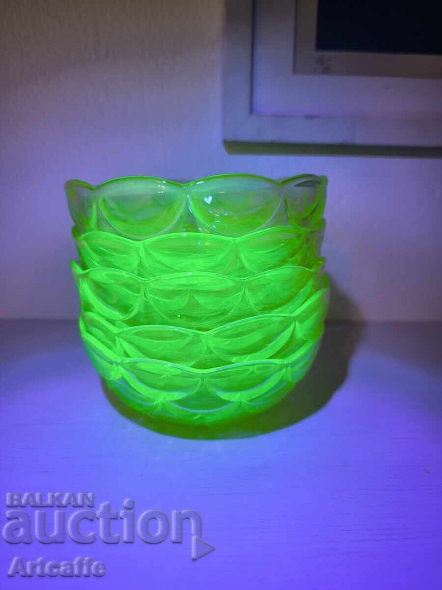 Auction Set of 5 green bowls - uranium glass Auction Set of 5 green bowls - uranium glass