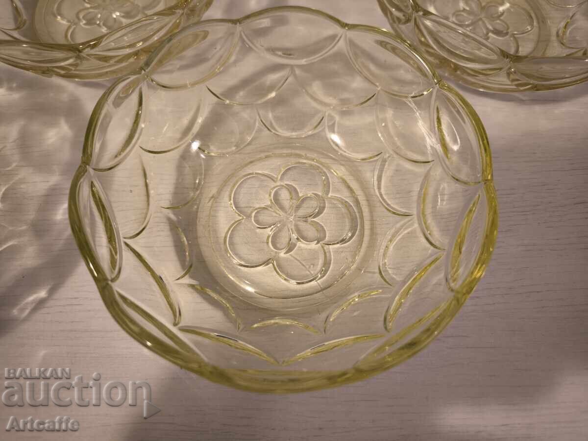 Set of 5 green bowls - uranium glass - 7 Set of 5 green bowls - uranium glass - 7