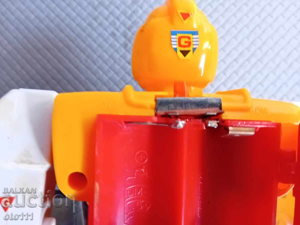 СТАРА БЪЛГАРСКА ИГРАЧКА - РОБОТ - 5 СТАРА БЪЛГАРСКА ИГРАЧКА - РОБОТ - 5
