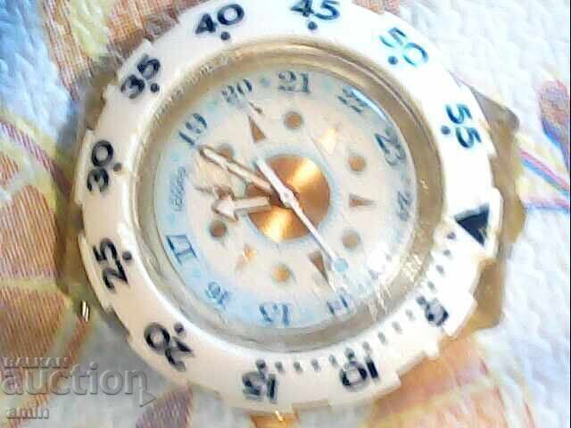 Доставка на красив 4асовник swatch нова батри работи первектно Доставка на красив 4асовник swatch нова батри работи первектно