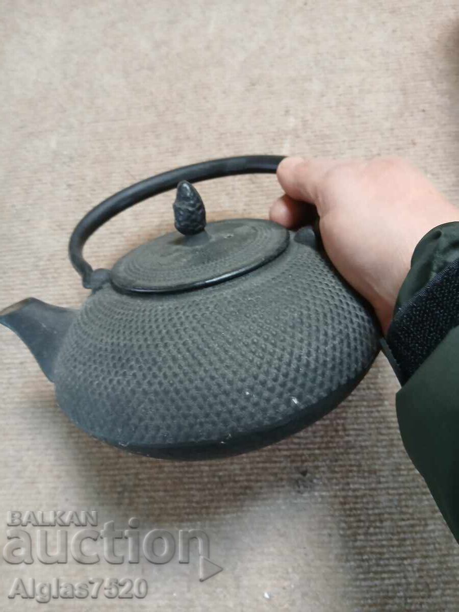 Licitație Ceainic vechi din fontă