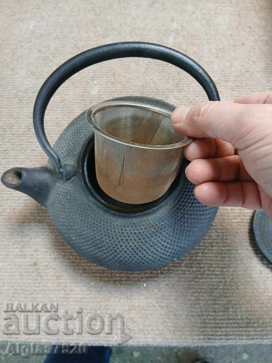 Livrarea Ceainic vechi din fontă