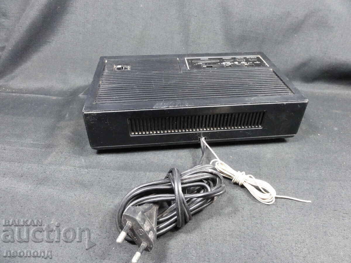 BZTC STAR RETRO TRANSISTOR RADIO LED CLOCK ISP - 5 BZTC STAR RETRO TRANSISTOR RADIO LED CLOCK ISP - 5