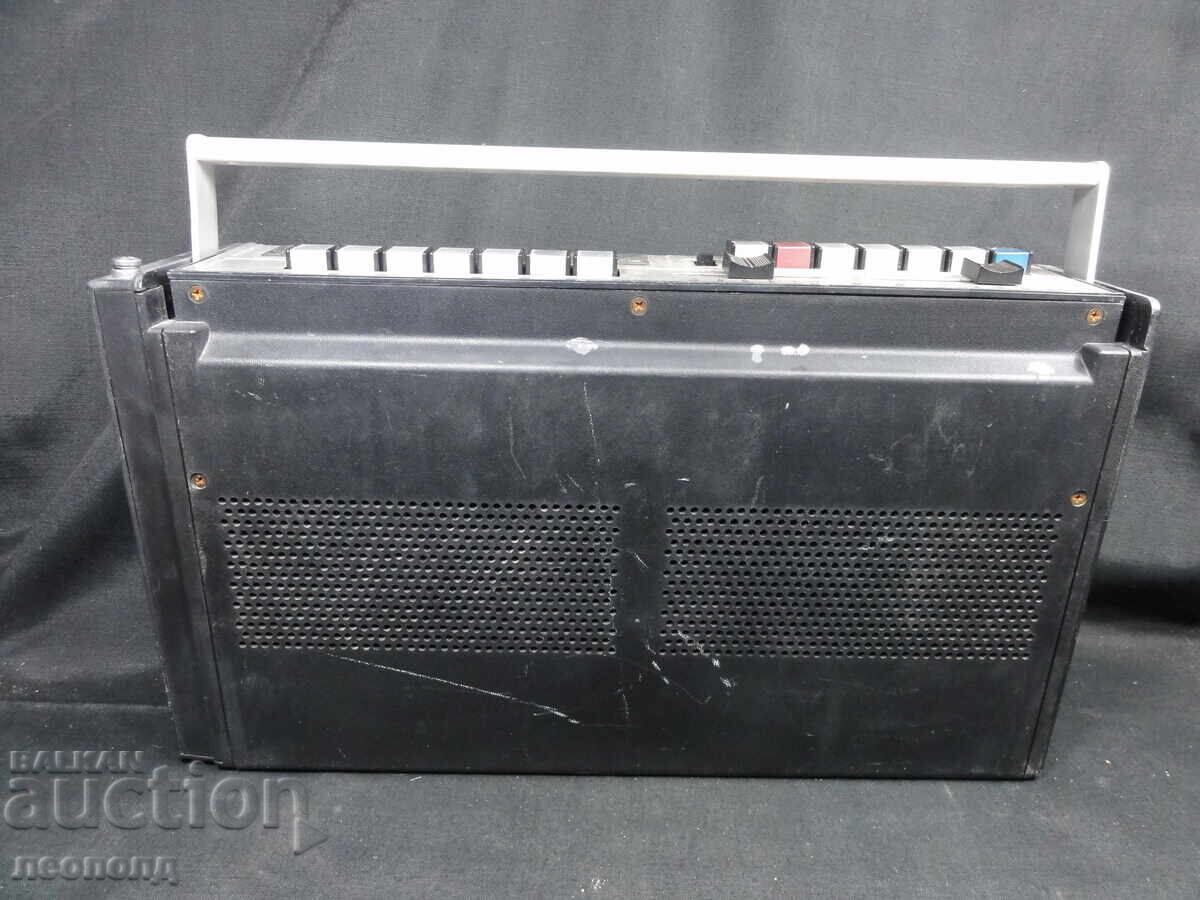 Delivery of BZC STAR RETRO TRANSISTOR RADIO CASSETTE RECORDER ITT RC 2000