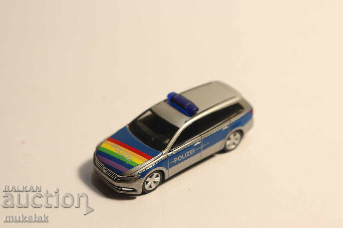 HERPA 1:87 H0 VW PASSAT POLIȚIE POLITSIYA KOLICHKA MODEL - 6 HERPA 1:87 H0 VW PASSAT POLIȚIE POLITSIYA KOLICHKA MODEL - 6