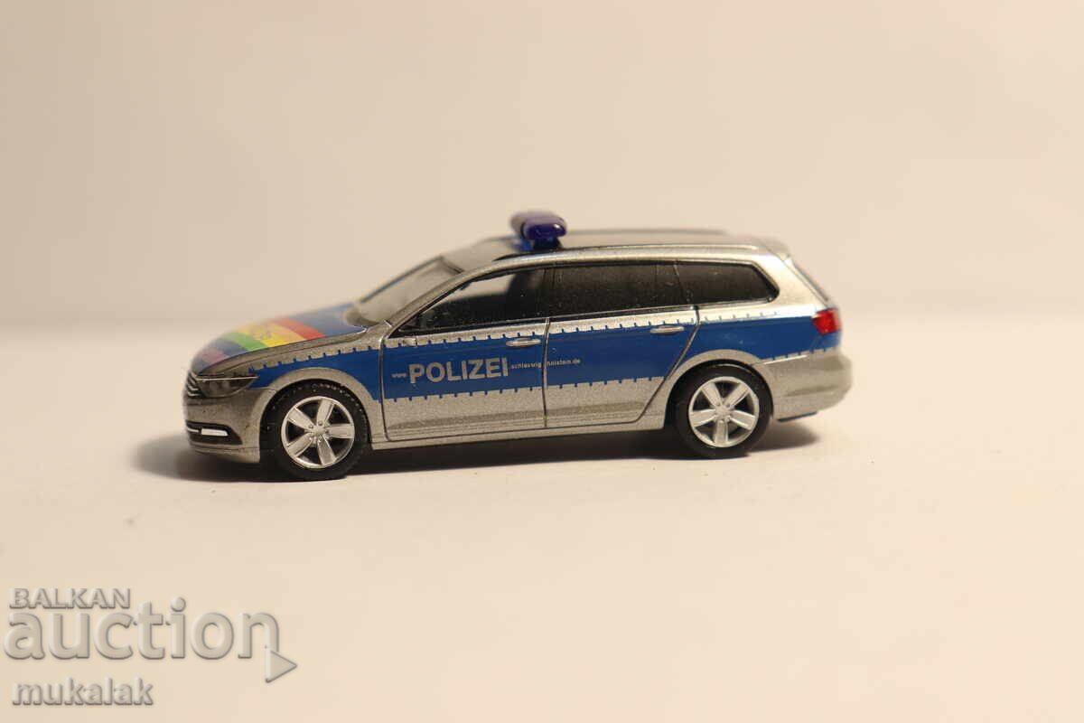 HERPA 1:87 H0 VW PASSAT POLIȚIE POLITSIYA KOLICHKA MODEL - 7 HERPA 1:87 H0 VW PASSAT POLIȚIE POLITSIYA KOLICHKA MODEL - 7