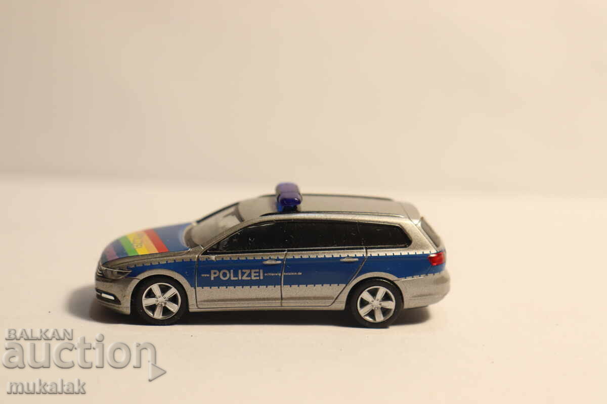 HERPA 1:87 H0 VW PASSAT POLIȚIE POLITSIYA KOLICHKA MODEL HERPA 1:87 H0 VW PASSAT POLIȚIE POLITSIYA KOLICHKA MODEL
