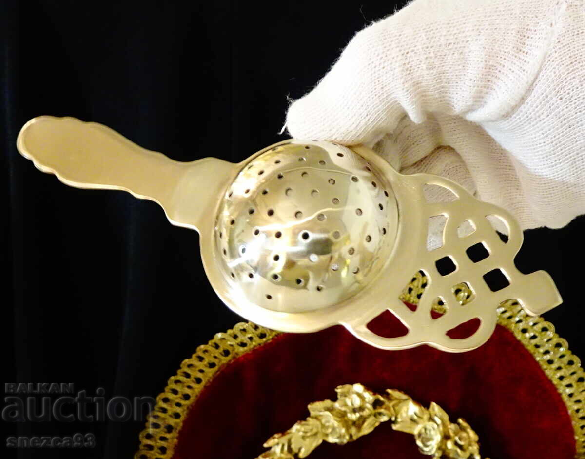 Livrarea Filtru de ceai din bronz Art Nouveau Livrarea Filtru de ceai din bronz Art Nouveau