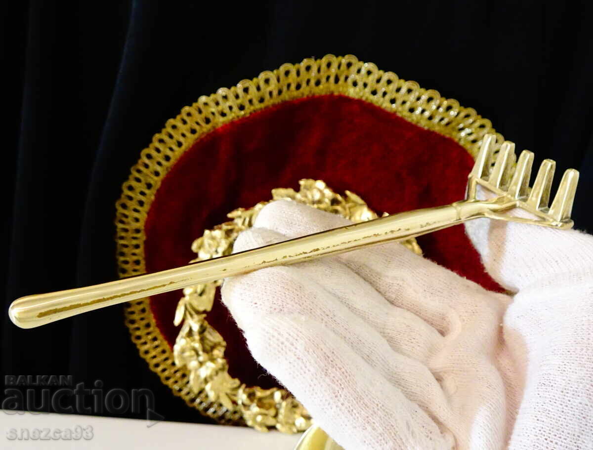 Greblă de bronz, unealtă de grădină pentru bonsai, suculente cu preț € 10.00 | 19.56 BGN Greblă de bronz, unealtă de grădină pentru bonsai, suculente cu preț € 10.00 | 19.56 BGN