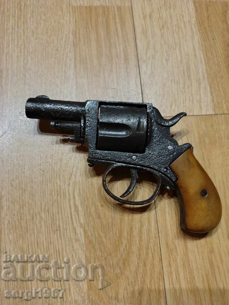 Булдог с цена € 150.00 | 293.37 лв. Булдог с цена € 150.00 | 293.37 лв.