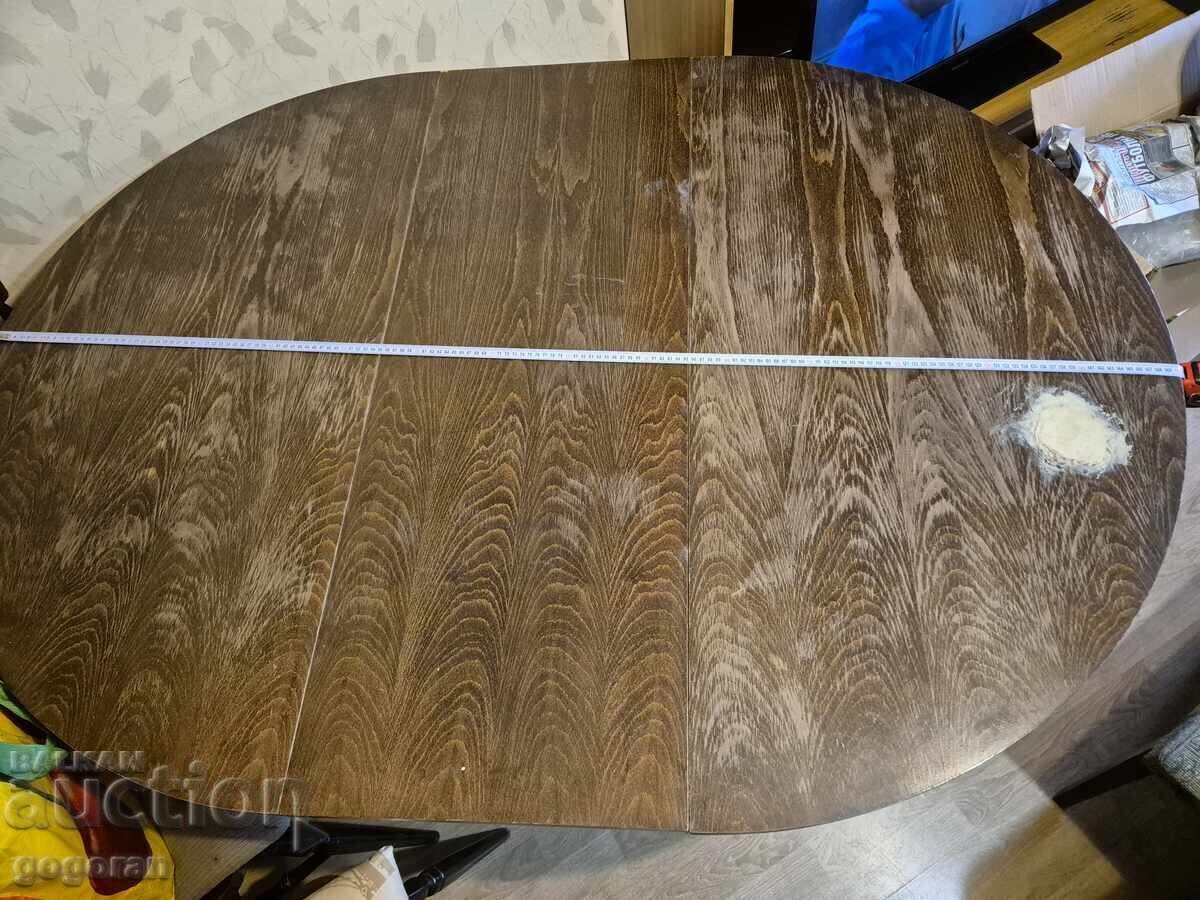 Livrarea Masă de dining extensibilă din lemn (110-150 cm) și 4 scaune Livrarea Masă de dining extensibilă din lemn (110-150 cm) și 4 scaune