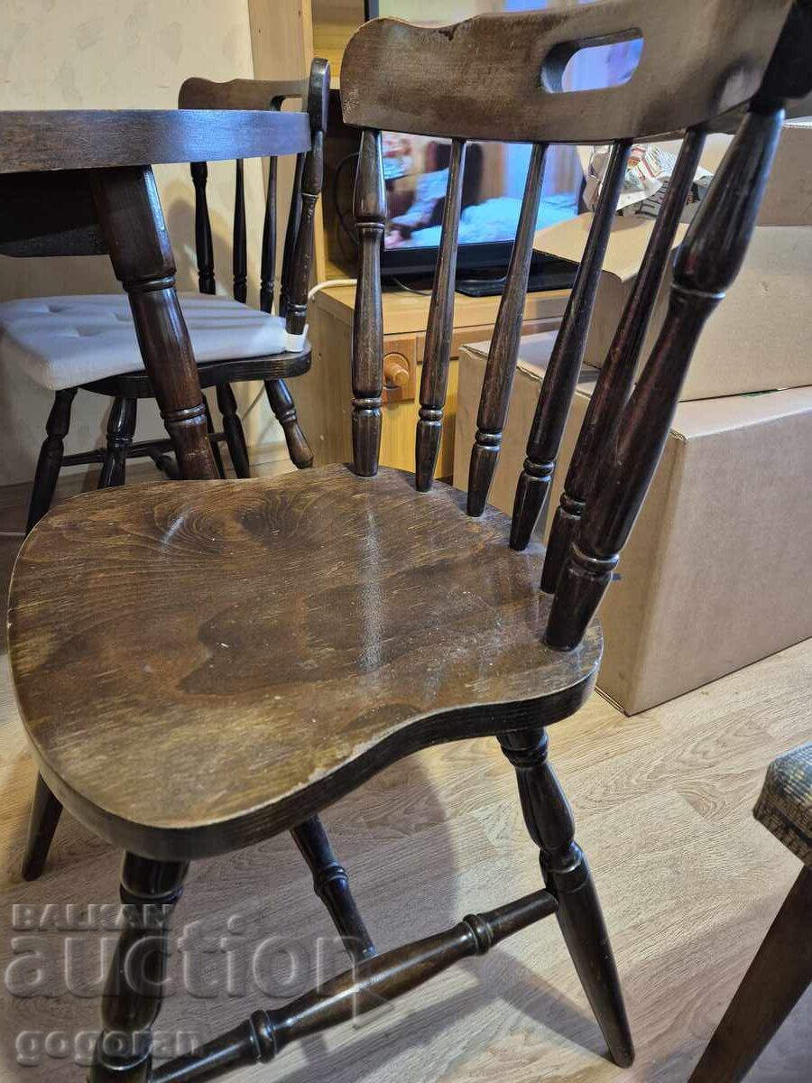 Masă de dining extensibilă din lemn (110-150 cm) și 4 scaune - 6 Masă de dining extensibilă din lemn (110-150 cm) și 4 scaune - 6