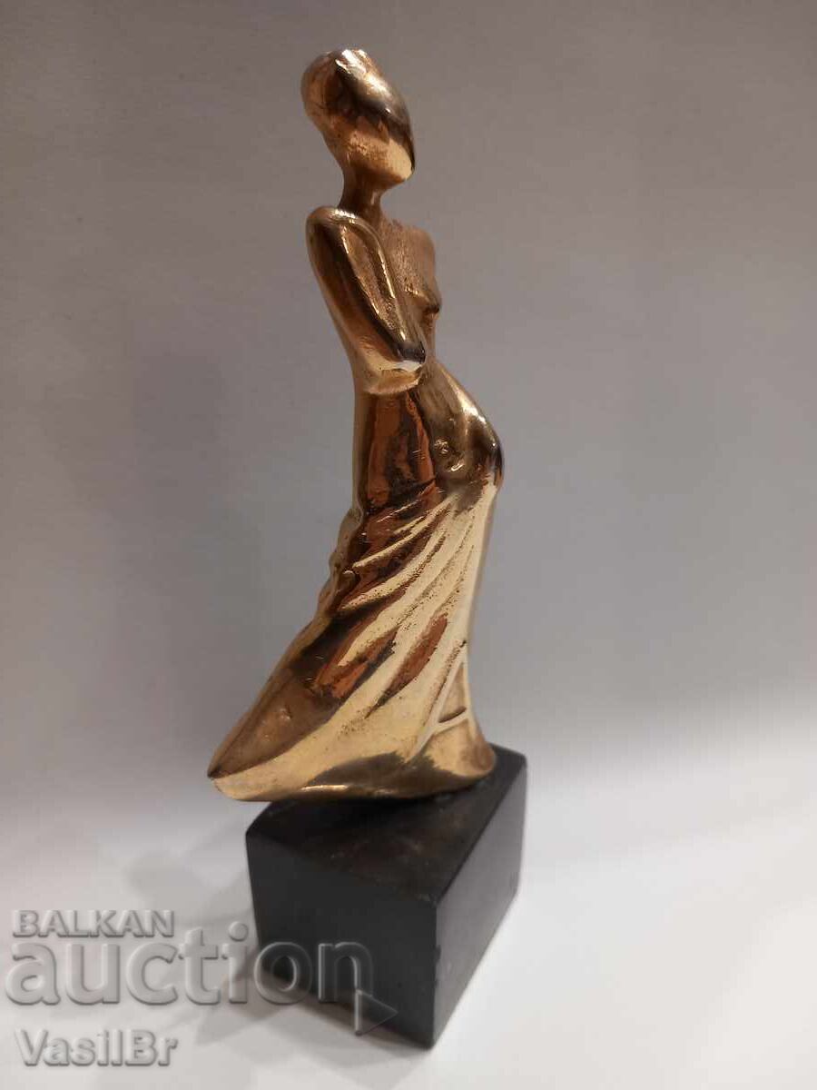 Малка пластика скултура с цена € 65.00 | 127.13 лв.