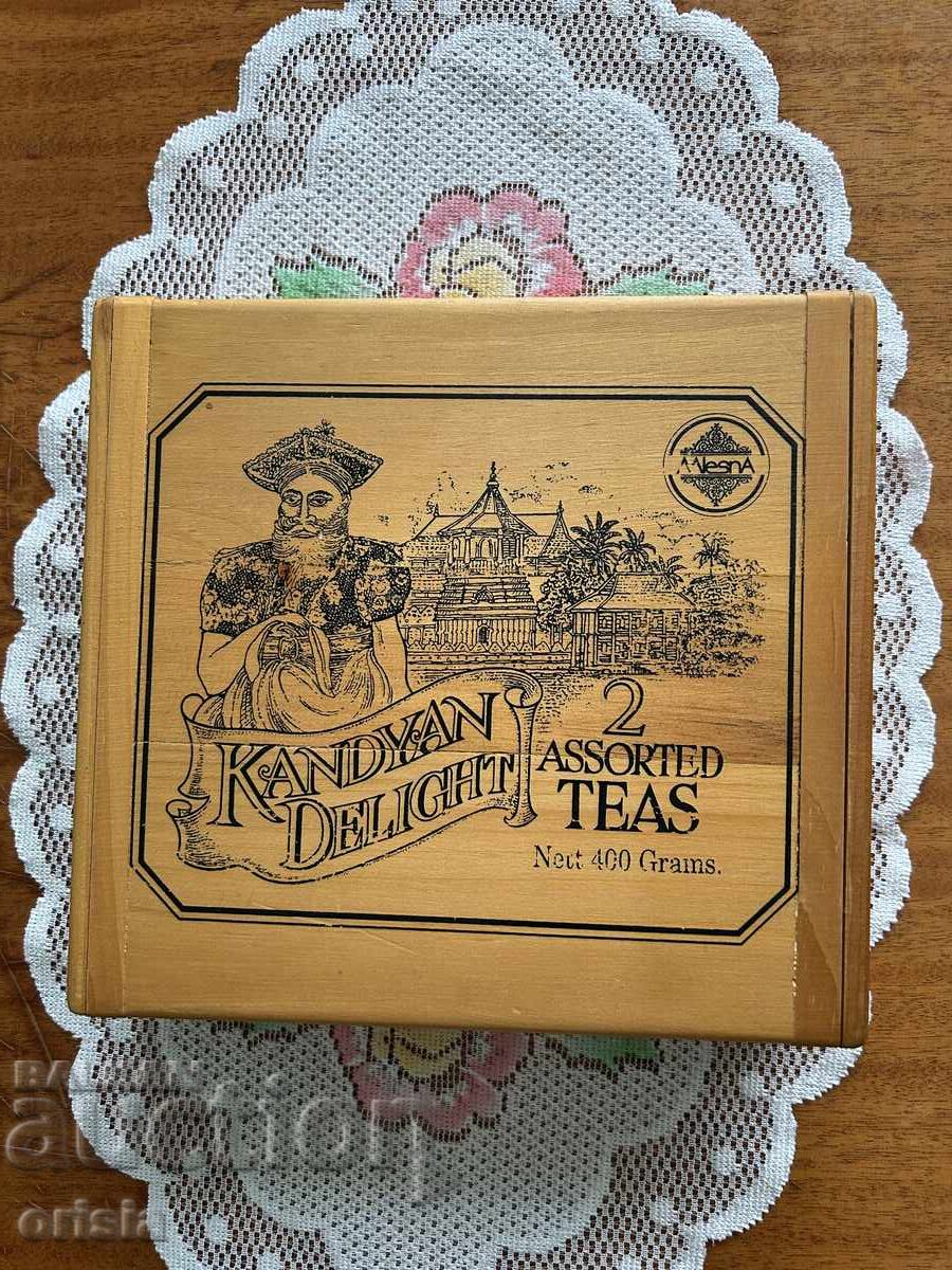 Παλιό ξύλινο κουτί τσαγιού Παλιό ξύλινο κουτί τσαγιού