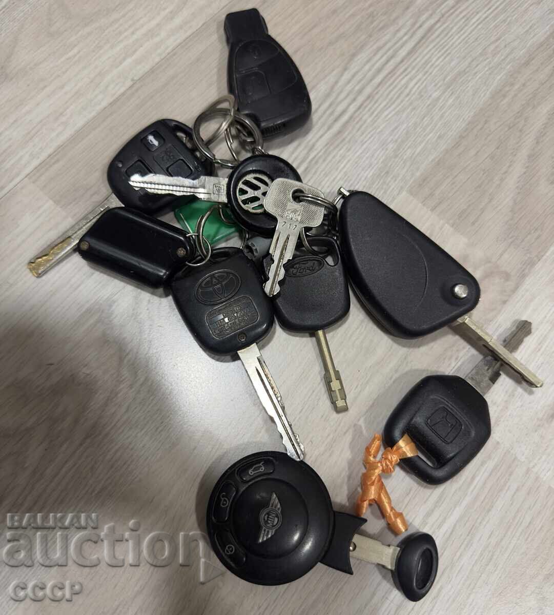 Доставка на Лот Автомобилни Ключове