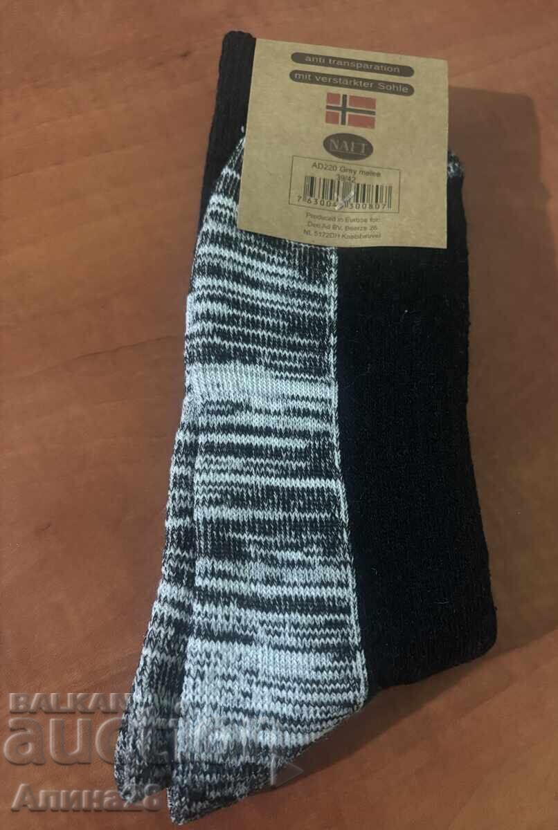 Șosete cu conținut de lână cu preț € 2.00 | 3.91 BGN Șosete cu conținut de lână cu preț € 2.00 | 3.91 BGN