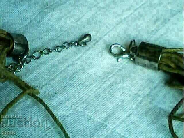 Доставка на красиво посребрено колие сес кристали и лунен камек