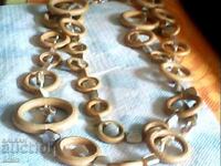 старо красиво двоино дервено коли оседев от перли