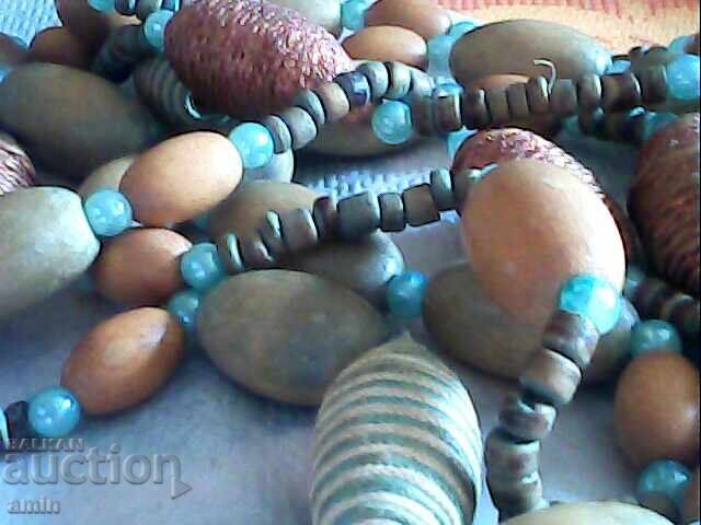 Livrarea Vechi colier dublu din lemn frumos cu perle