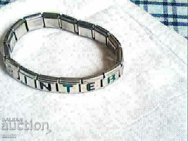 o mulțime de brățări medicale - 5