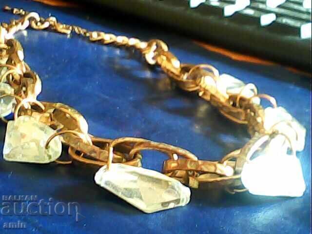 Όμορφο, παλιό, επιχρυσωμένο κολιέ με μεγάλα κρύσταλλα Όμορφο, παλιό, επιχρυσωμένο κολιέ με μεγάλα κρύσταλλα