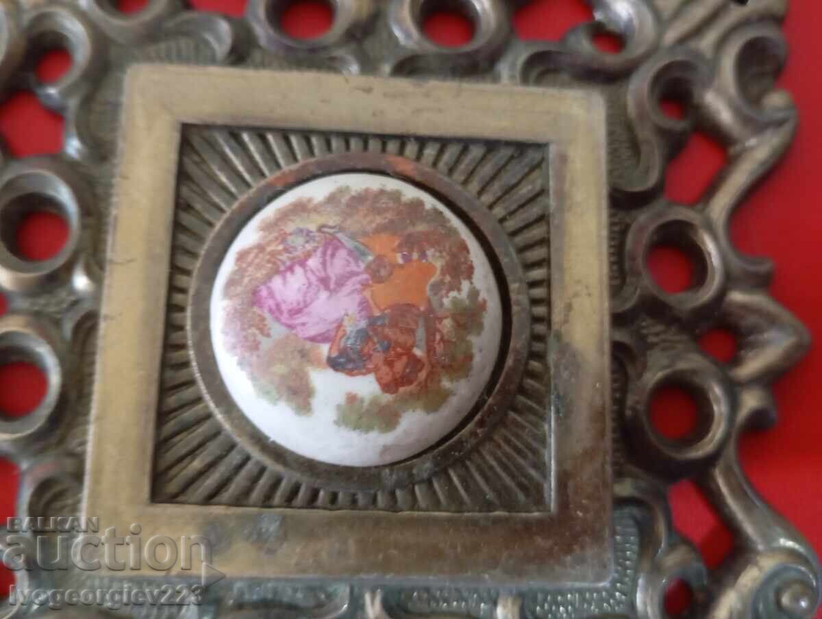 Винтидж апликация с цена € 24.00 | 46.94 лв.