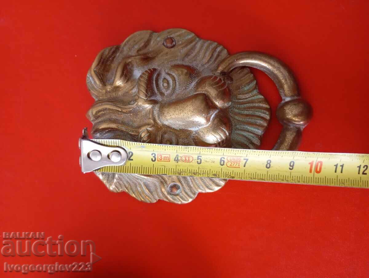 Delivery of Application set - lion head Delivery of Application set - lion head