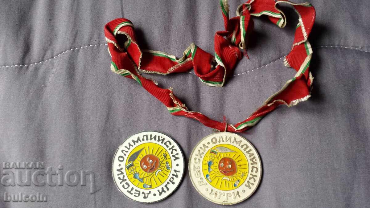 Λοτ 2 μεταλλίων + πλακέτας Παιδικών Ολυμπιακών Αγώνων με τιμή € 5.00 | 9.78 BGN