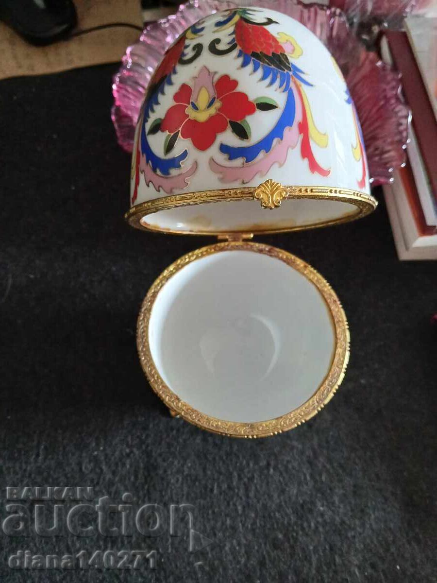 Παράδοση Μεγάλο αυγό τύπου "Φαμπερζέ" Παράδοση Μεγάλο αυγό τύπου "Φαμπερζέ"